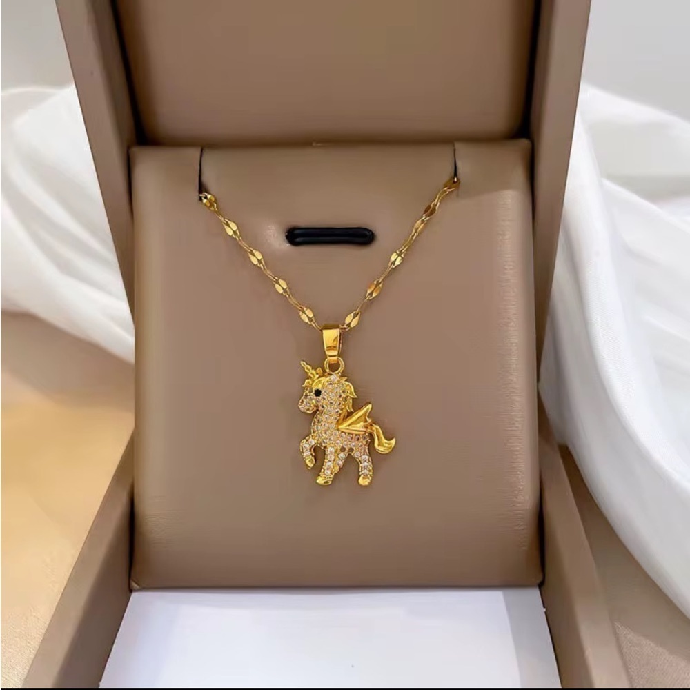 18K Gold Plated Unicorn Pendant Necklace Zirconia Charm Chain NWT - Picture 4 of 14